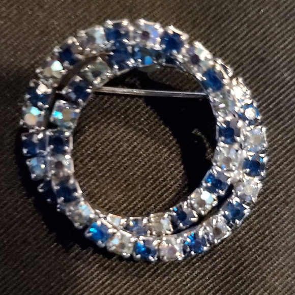 Elegant Blue and Silver Crystal Brooch - Picture 1 of 2